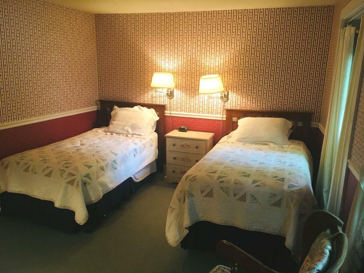 Carriage Barn Inn Keene Bagian luar foto