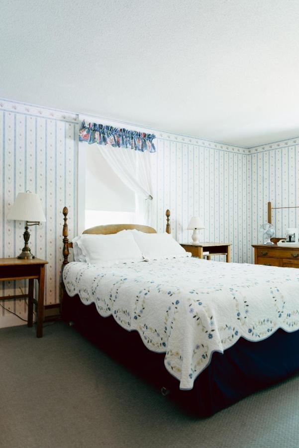 Carriage Barn Inn Keene Bagian luar foto